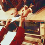 Servicios de oficina, restauraci&oacute;n y material audiovisual